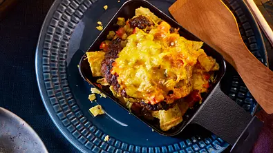 Nacho-Cheeseburger Rezept - Foto: LECKER @ Bauer Media Group