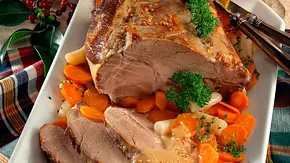 Nackenbraten mit Schwarzwurzel-Möhrengemüse Rezept - Foto: LECKER @ Bauer Media Group