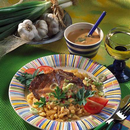 Nackensteak mit Sesam-Spätzle Rezept Nackensteak mit Sesam-Spätzle Rezept