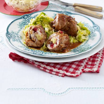 Nackensteakröllchen mit Camembert Rezept
