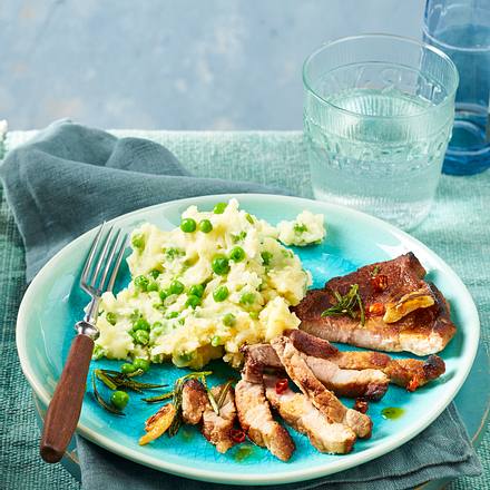 Nackensteaks zu Erbsenpüree Rezept Nackensteaks zu Erbsenpüree Rezept