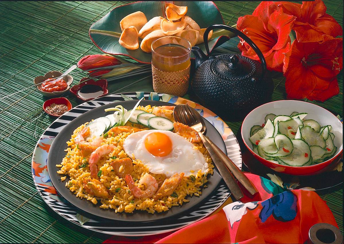 Nasi Goreng (Gebratener Reis mit Huhn) Rezept