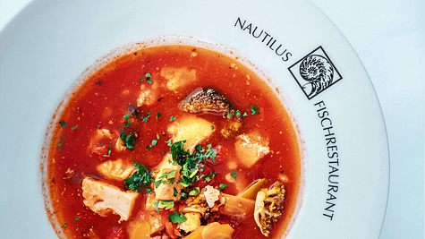 „Nautilus“- Fischsuppe mit allem Drum & Dran Rezept - Foto: House of Food / Bauer Food Experts KG