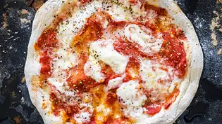 Neapolitanische Pizza Rezept - Foto: LECKER @ Bauer Media Group Neapolitanische Pizza Rezept - Foto: LECKER @ Bauer Media Group