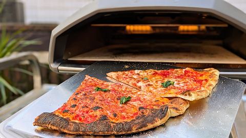 neapolitanische-pizza-pizzaofen - Foto: LECKER.de / Emily Beckmann