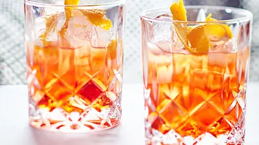 Negroni Spritz Rezept - Foto: LECKER @ Bauer Media Group Negroni Spritz Rezept - Foto: LECKER @ Bauer Media Group