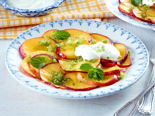 Nektarinen-Carpaccio mit Minzzucker Rezept