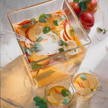 Nektarinenbowle Rezept Nektarinenbowle Rezept