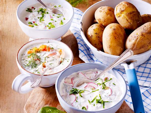 Neue Kartoffeln mit dreierlei Dips Rezept Neue Kartoffeln mit dreierlei Dips Rezept