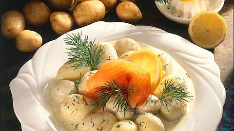 Neue Kartoffeln in Dill-Sahnesoße mit Lachs Rezept - Foto: Neckermann