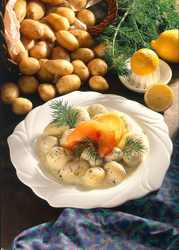 Neue Kartoffeln in Dill-Sahnesoße mit Lachs Rezept | LECKER