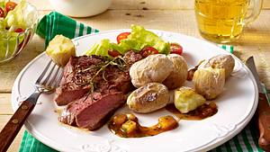 Neue Kartoffeln in Salzkruste mit Huftsteak Rezept - Foto: House of Food / Bauer Food Experts KG