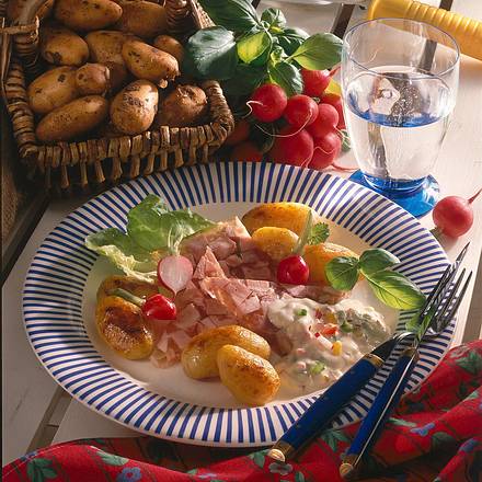 Neue Kartoffeln mit Schinkensülze (für 4 Personen) Rezept Neue Kartoffeln mit Schinkensülze (für 4 Personen) Rezept
