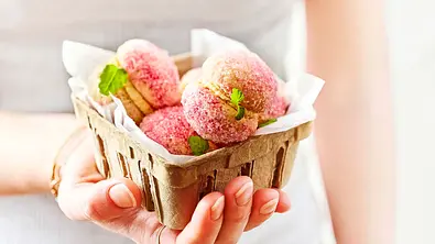 Nice to sweet you- Pfirsich-Nüsschen Rezept - Foto: LECKER @ Bauer Media Group