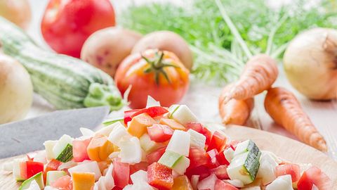 Nicer Dicer Test Vergleich Kaufen - Foto: iStock/ValentynVolkov