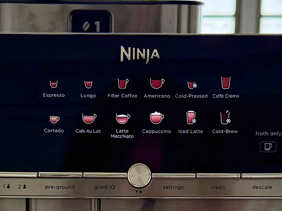 Ninja AutoBarista Pro Auswahl an Kaffeekreationen Die Anzeige der Ninja AutoBarista Pro mit allen 13 möglichen Kaffeekreationen vom Espresso bis zum Cold Brew.