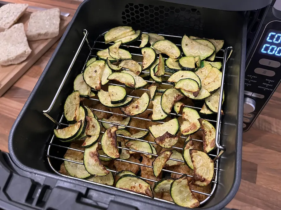 Ninja Double Stack XL im großen Test: Zucchini und panierter Tofu Ninja Double Stack XL im großen Test: Zucchini und panierter Tofu