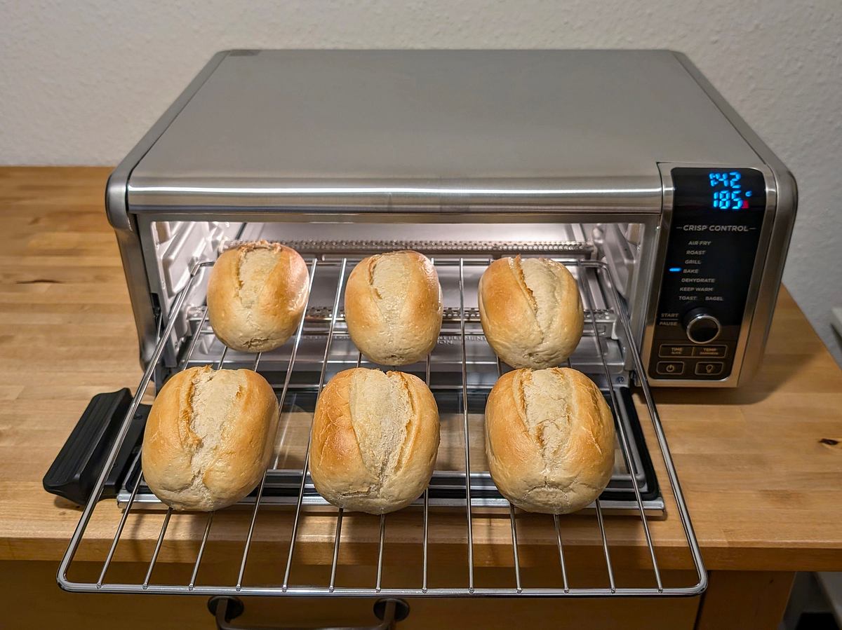 Krosse Aufbackbrötchen aus dem Ninja Foodi 8-in-1 Minibackofen