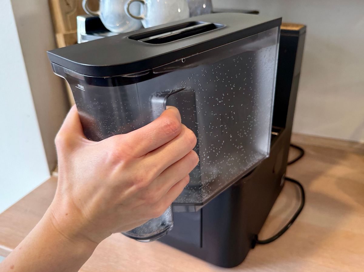 Der volle Wassertank der Ninja Luxe Café Premier