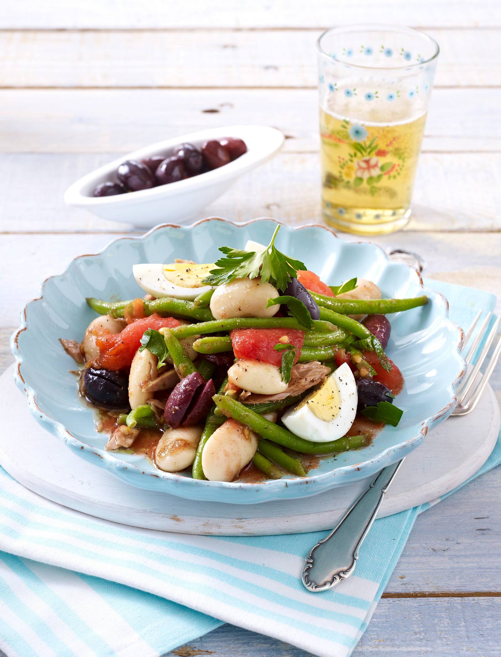 Nizza-Salat mit dicken Bohnen Rezept | LECKER