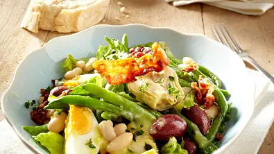 Nizza-Salat mit Kartoffel-Senf-Speck-Vinaigrette Rezept - Foto: LECKER @ Bauer Media Group