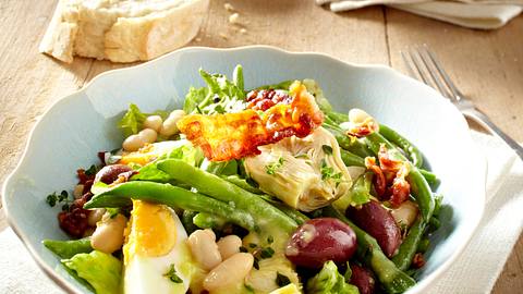 Nizza-Salat mit Kartoffel-Senf-Speck-Vinaigrette Rezept - Foto: House of Food / Bauer Food Experts KG