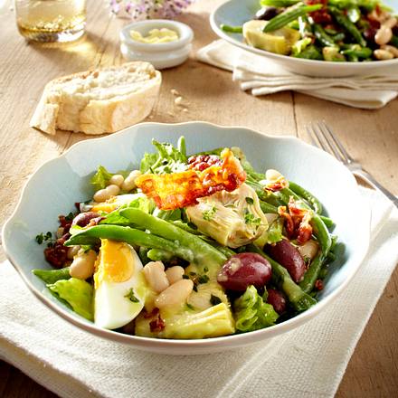 Nizzasalat mit Senf-Speck-Vinaigrette Rezept Nizzasalat mit Senf-Speck-Vinaigrette Rezept