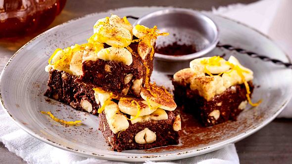 No-Bake-Brownies mit Bananen-Topping Rezept - Foto: House of Food / Bauer Food Experts KG