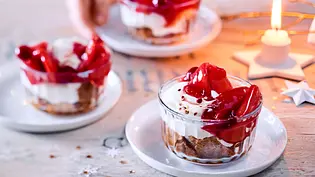 No-Bake-Cheesecake mit Apfelkompott Rezept - Foto: LECKER @ Bauer Media Group No-Bake-Cheesecake mit Apfelkompott Rezept - Foto: LECKER @ Bauer Media Group