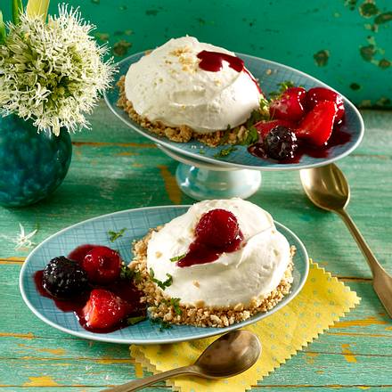 No-bake-Mini-Cheesecake mit Beeren Rezept