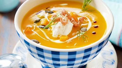 Nordische Kürbissuppe mit Krabben, Meerrettich und Dill Rezept - Foto: House of Food / Bauer Food Experts KG