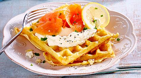 Nordische Waffeln mit Lachs  und Meerrettichcreme Rezept - Foto: House of Food / Bauer Food Experts KG