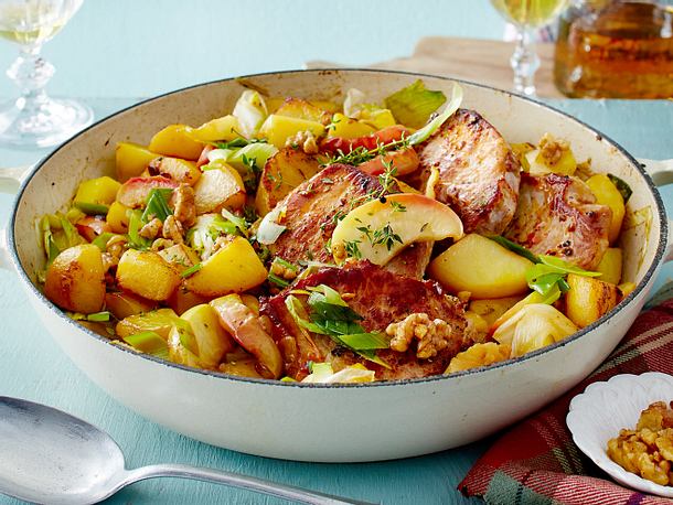 Normannische Koteletts mit Apfel & Porree Rezept Normannische Koteletts mit Apfel & Porree Rezept