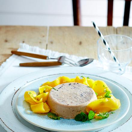 Nougat-Panna-cotta mit Mangosalat Rezept