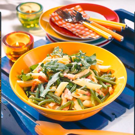 Nudel-Bohnen-Salat mit Speck-Zwiebel-Raukesoße Rezept Nudel-Bohnen-Salat mit Speck-Zwiebel-Raukesoße Rezept