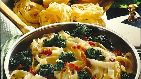 Nudel-Broccoli Pfanne Rezept - Foto: House of Food / Bauer Food Experts KG