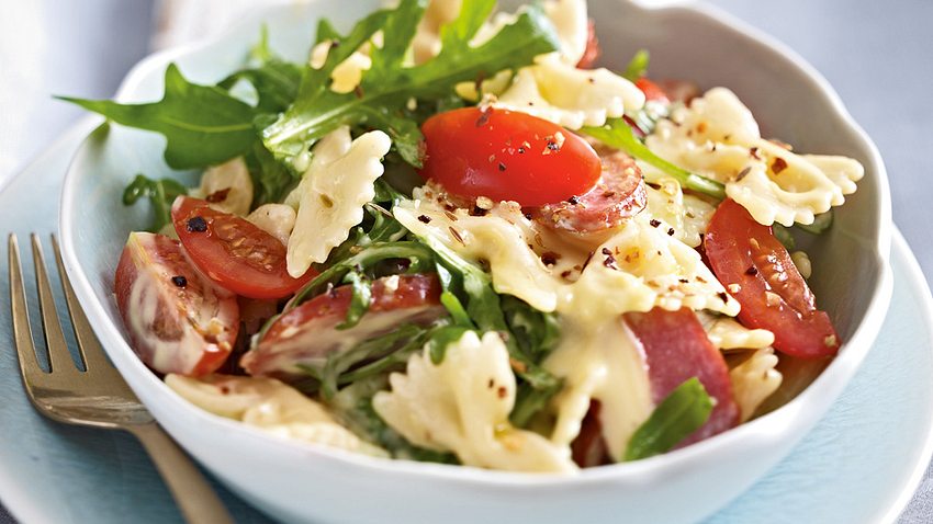 Nudel-Kabanossi-Salat mit Joghurtmayonnaise Rezept - Foto: House of Food / Bauer Food Experts KG