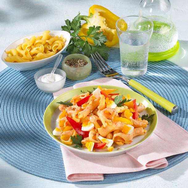 Nudel-Paprika Salat mit Ei Rezept Nudel-Paprika Salat mit Ei Rezept