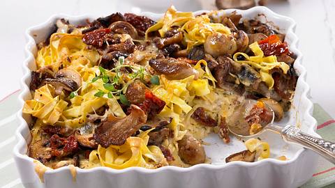 Nudel-Pilz-Auflauf Rezept - Foto: House of Food / Bauer Food Experts KG
