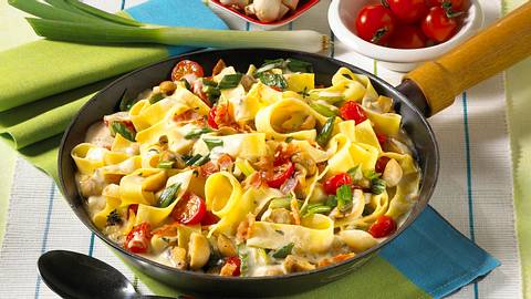 Nudel-Pilz-Pfanne Rezept - Foto: House of Food / Bauer Food Experts KG