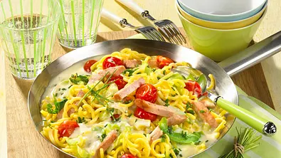 Nudel-Schlemmerpfanne mit Fleischkäse Rezept - Foto: LECKER @ Bauer Media Group