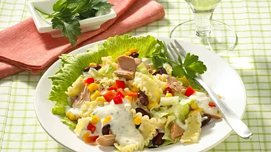 Nudel-Thunfisch-Salat Rezept - Foto: LECKER @ Bauer Media Group