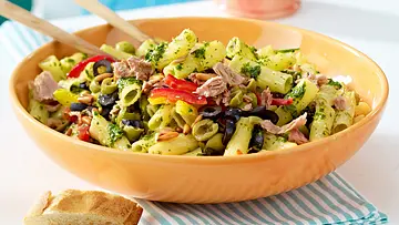Nudel-Thunfisch-Salat mit Salsa verde Rezept - Foto: LECKER @ Bauer Media Group Nudel-Thunfisch-Salat mit Salsa verde Rezept - Foto: LECKER @ Bauer Media Group