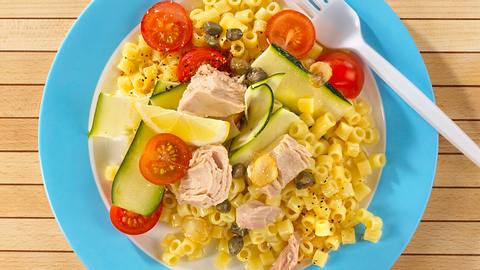 Nudel-Thunfischsalat mit Knusperkapern und Knoblauchvinaigrette Rezept - Foto: Först, Thomas