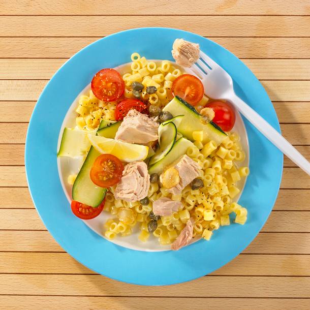 Nudel-Thunfischsalat mit Knusperkapern und Knoblauchvinaigrette Rezept Nudel-Thunfischsalat mit Knusperkapern und Knoblauchvinaigrette Rezept
