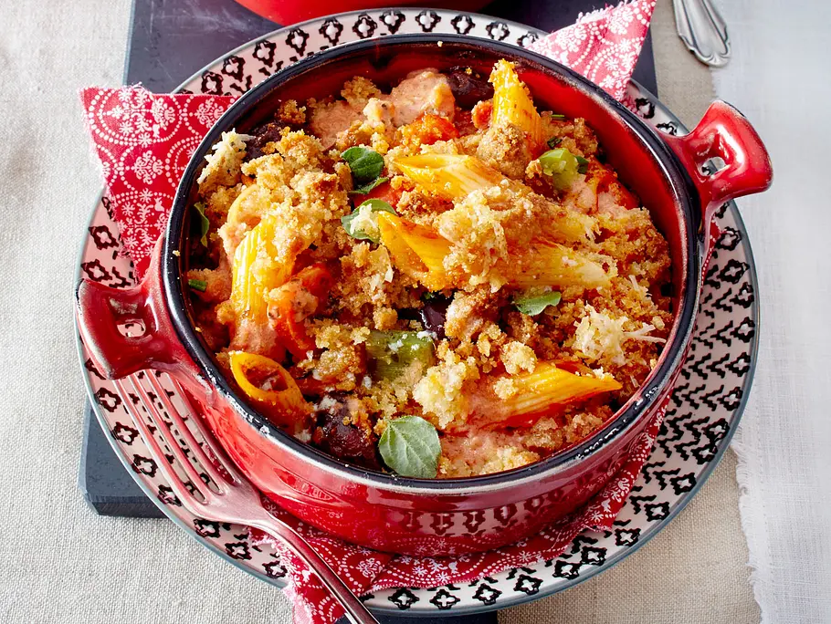 Nudelauflauf mit Parmesanstreuseln Rezept