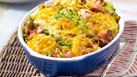 Nudelauflauf mit Schinken, Erbsen und Porree Rezept - Foto: House of Food / Bauer Food Experts KG