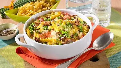 Nudelauflauf mit Schinken und Erbsen Rezept - Foto: LECKER @ Bauer Media Group