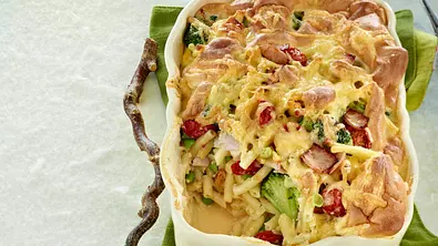Nudelauflauf mit Tomatensoße Rezept - Foto: LECKER @ Bauer Media Group