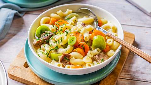Kochen für Kinder: Nudeleintopf - Foto: ShowHeroes